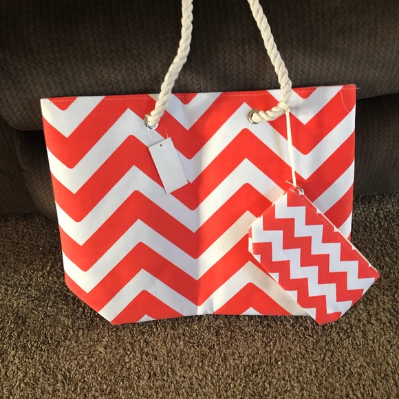 Cute NEW woman’s tote WITH WALLET - Picture 2 of 2
